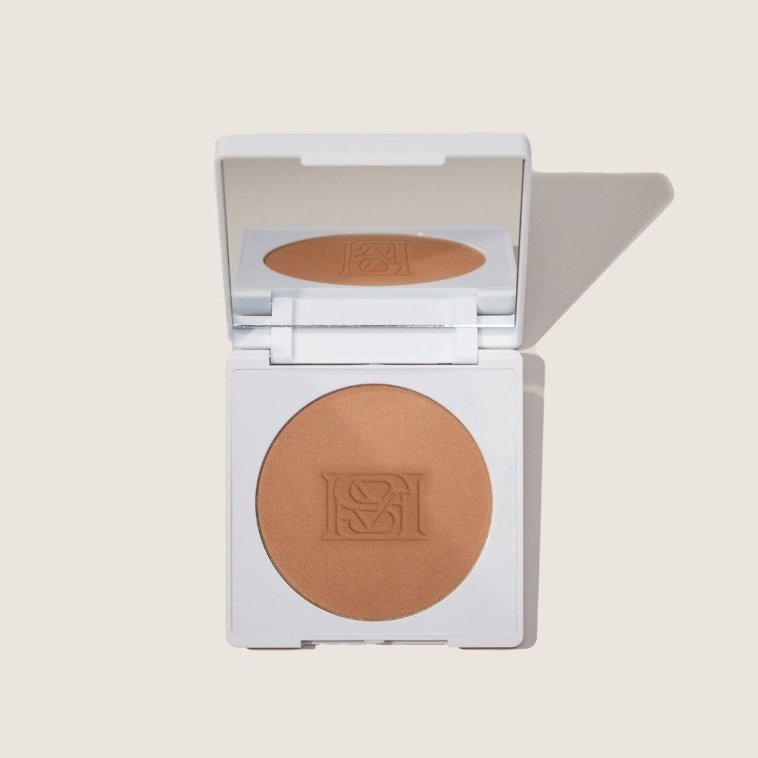 SOPHIA MAE Matte Bronzer – luxurious bronzing powder with vitamin E for a natural, sun-kissed glow and soft, shine-free finish.