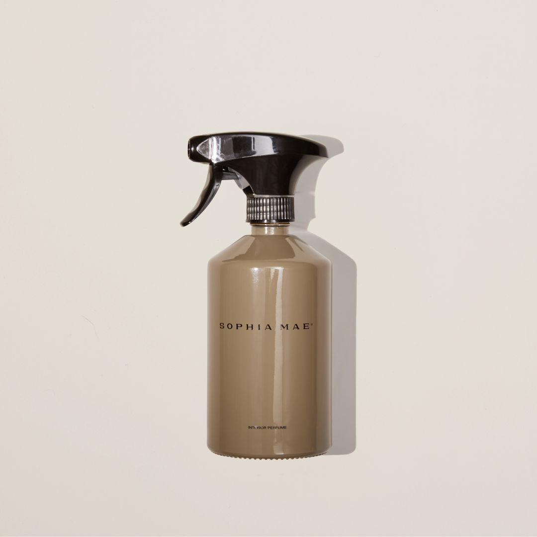 Hestia interior perfume spray with sandalwood, cashmere, and jasmine – a luxurious glass roomspray for a warm and sophisticated home ambiance.