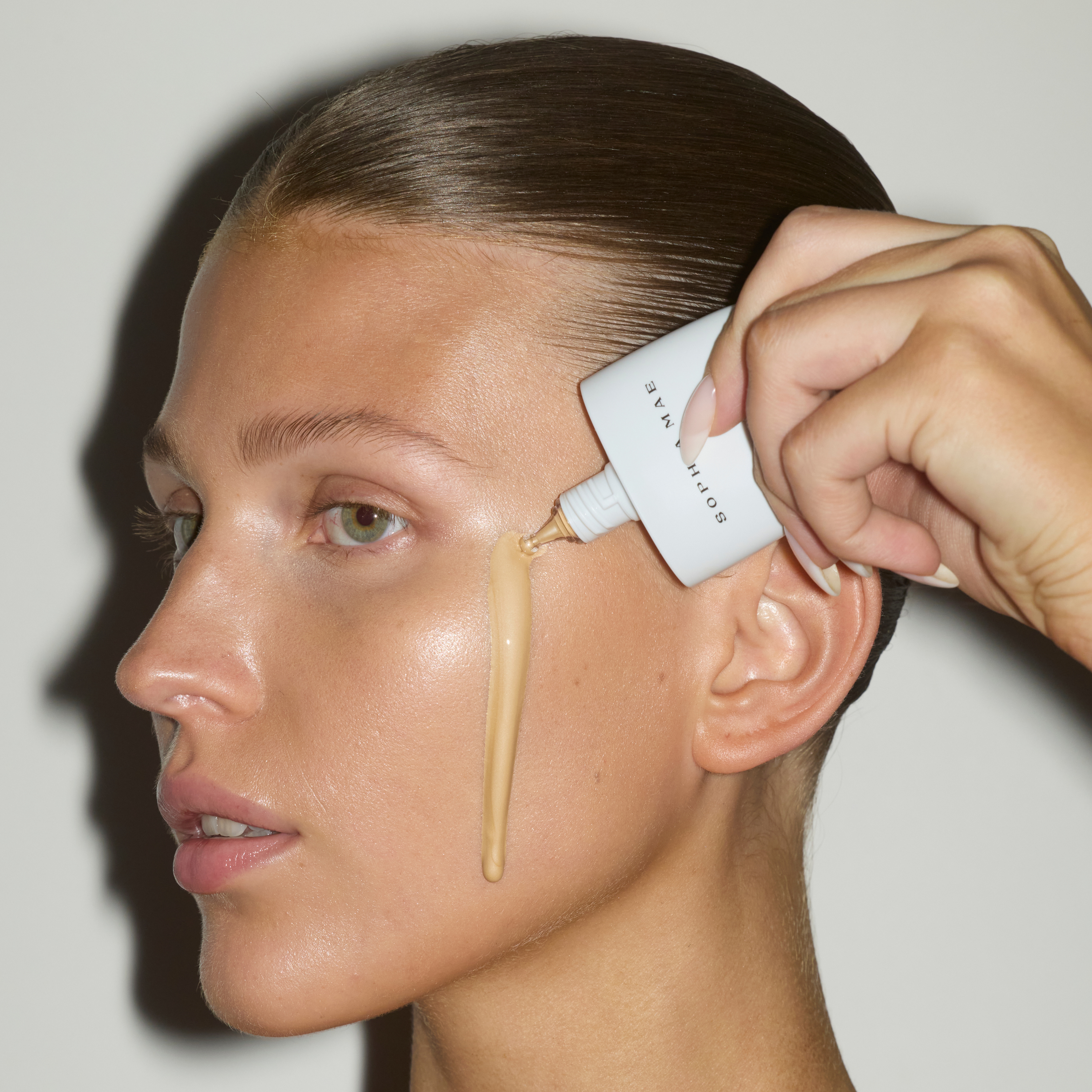 Ontdek het verschil tussen foundation en een skin tint.