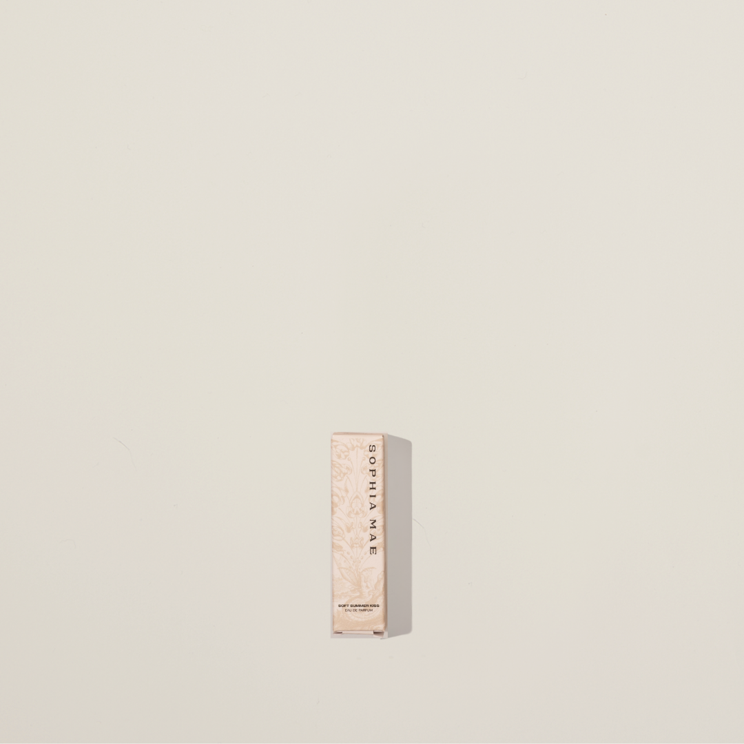 Mini perfume sample of Soft Summer Kiss – modern gourmand fragrance with creamy sweetness and airy freshness.