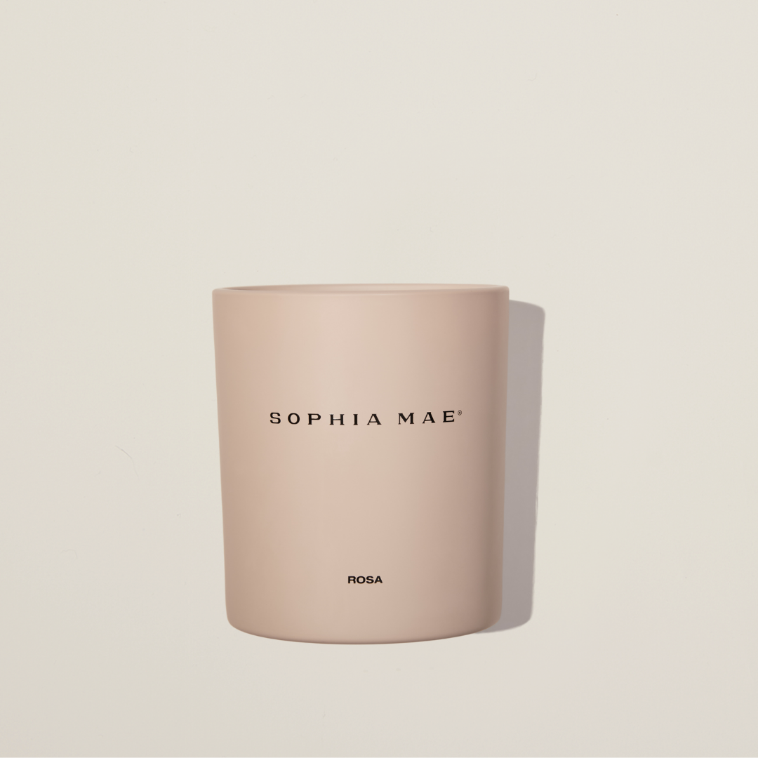 Rosa scented candle with sweet rose, fresh fruits, and sugary base notes – a luxurious floral fragrance for a delightful, romantic home ambiance.