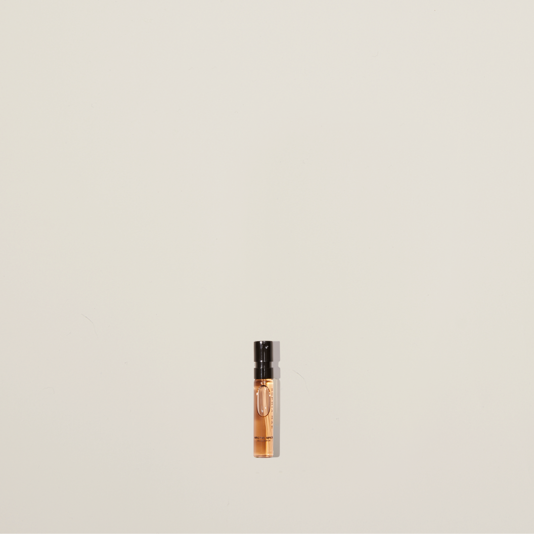 2 ml Arctic Spice eau de parfum – a soft, comforting blend of cardamom, musk, and vanilla, perfect for winter gifting or personal discovery.