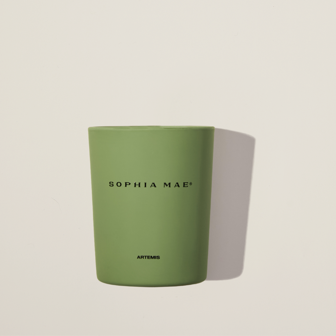 Artemis soy wax candle in minimalist design – a refreshing blend of bergamot, basil, and orange blossom in mini and maxi sizes.