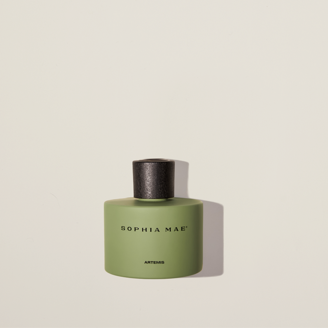 Invigorating home fragrance diffuser with vibrant citrus and herbal notes – Artemis creates a calming yet uplifting sensory experience.