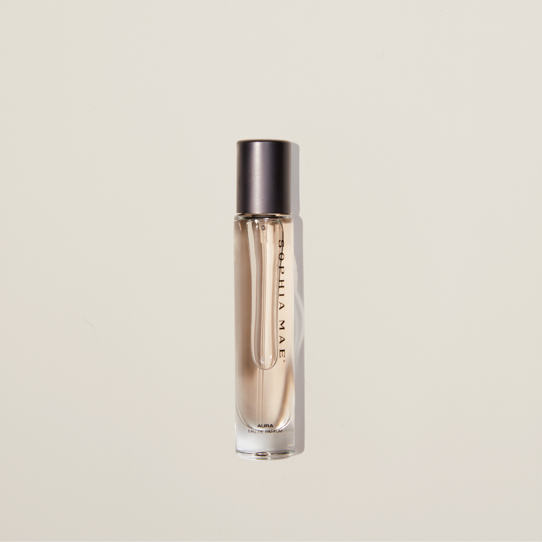 Elegant fragrance with cotton, sweet florals, amber, and musk – Aura creates a sensual yet effortless signature scent.