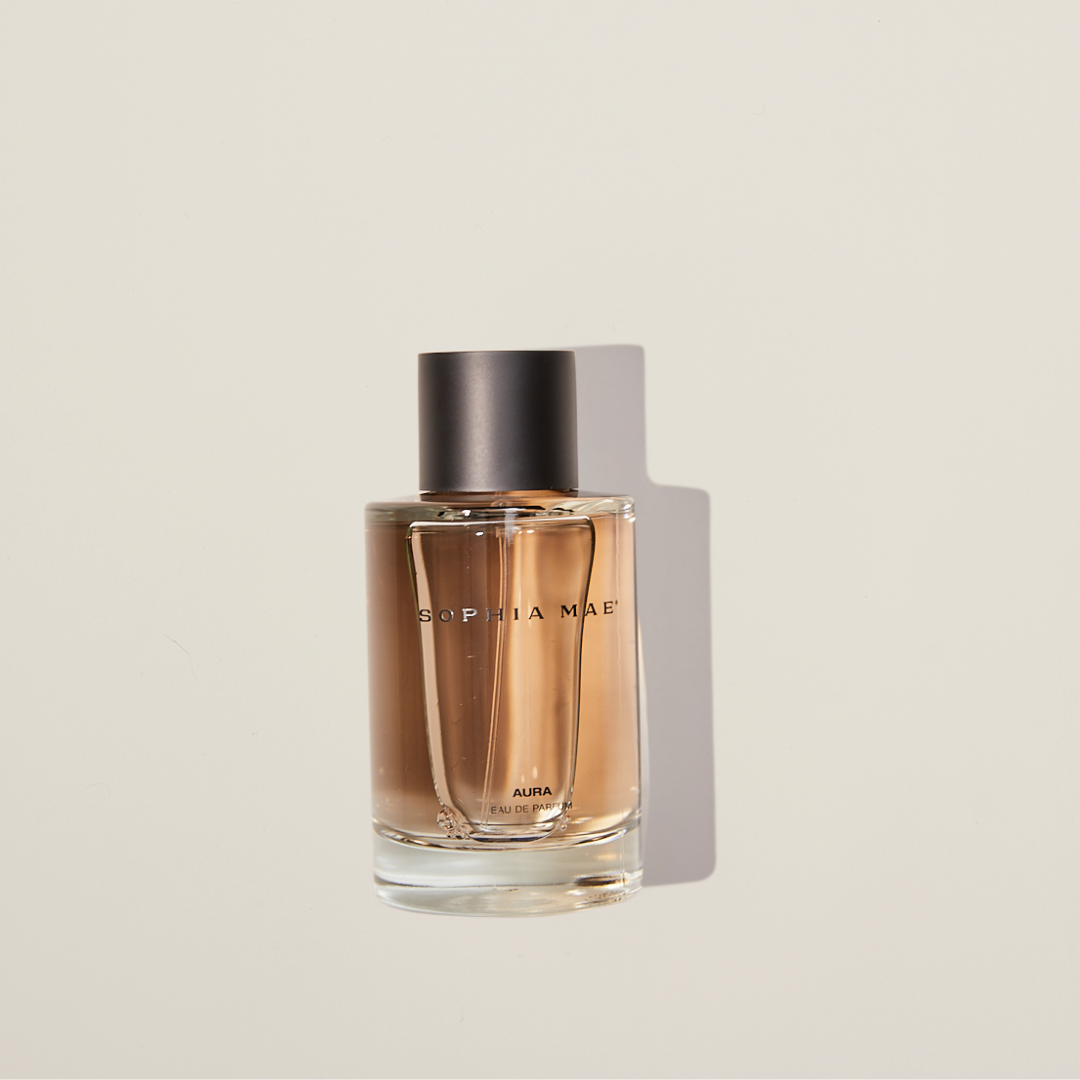Timeless and elegant Aura perfume – featuring jasmine, cotton, and musk for a soft, sensual fragrance in 15 ml, 50 ml, or 100 ml sizes.