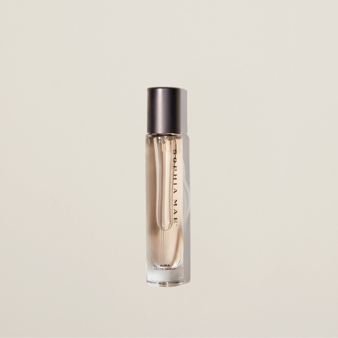 Elegant fragrance with cotton, sweet florals, amber, and musk – Aura creates a sensual yet effortless signature scent.