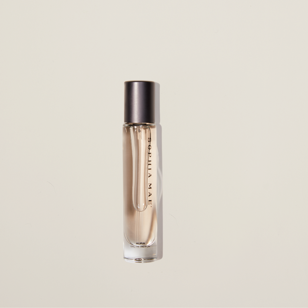 Elegant fragrance with cotton, sweet florals, amber, and musk – Aura creates a sensual yet effortless signature scent.