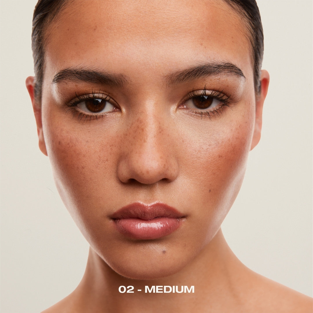 Natural matte bronzer with creamy texture and nourishing vitamin E – Shade 02 delivers a smooth, long-lasting tan effect.