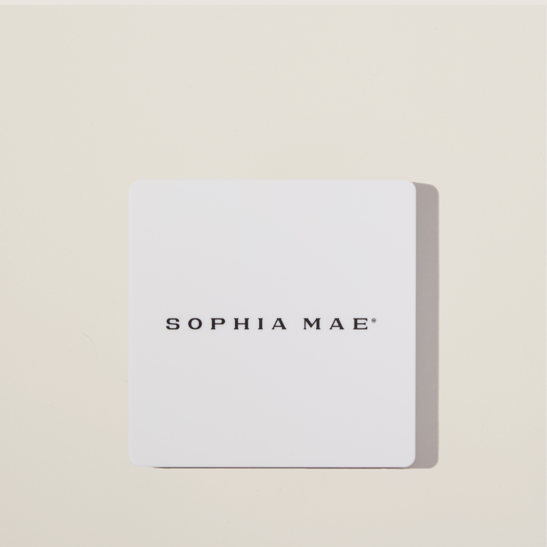 Matte bronzing powder with silky texture and warm undertones – buildable formula for soft warmth or defined contour.