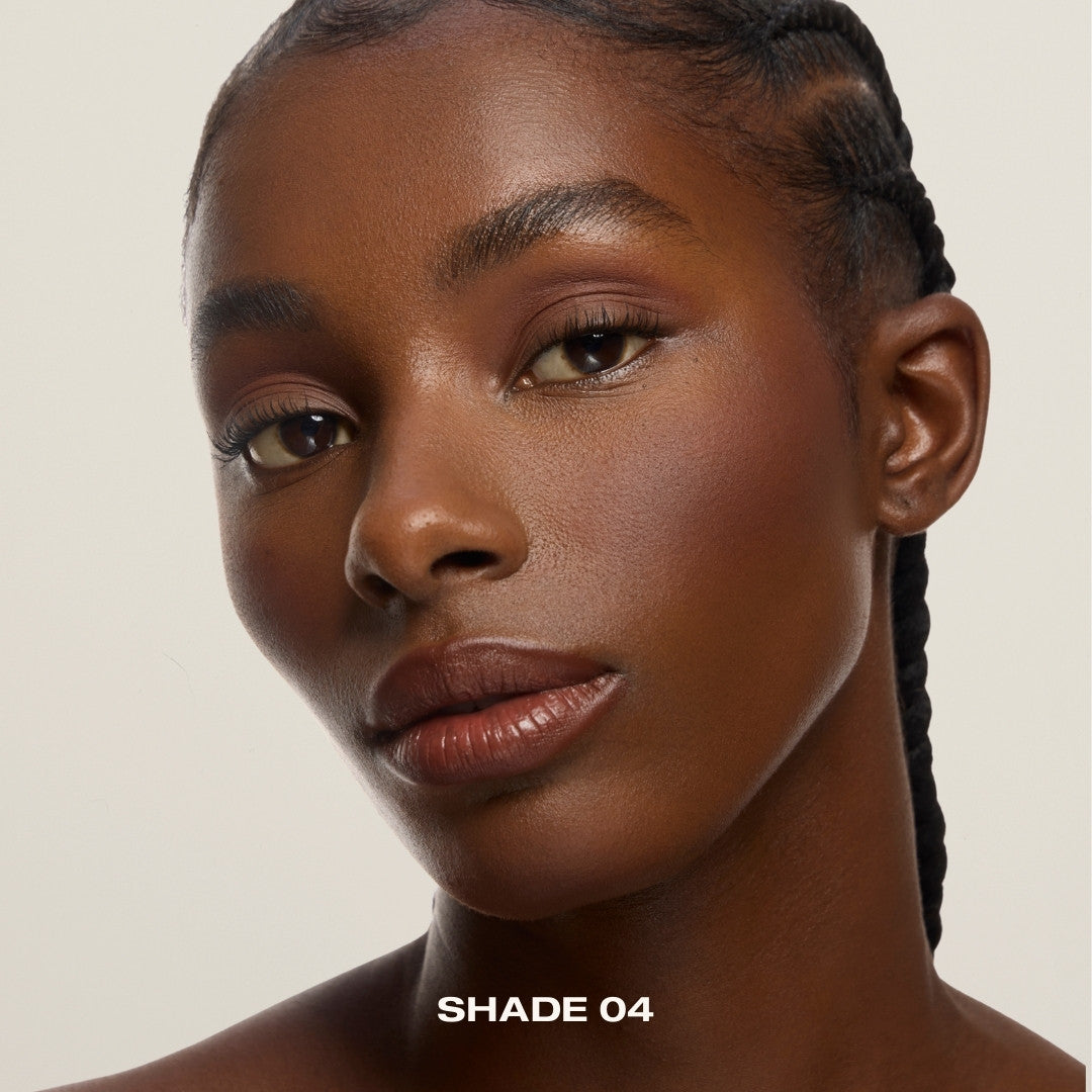Natural matte bronzer with creamy texture and nourishing vitamin E – Shade 04 delivers a smooth, long-lasting tan effect.