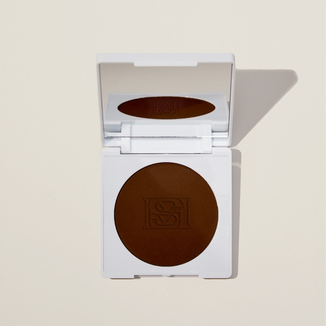 SOPHIA MAE Matte Bronzer shade 04 – luxurious bronzing powder with vitamin E for a natural, sun-kissed glow and soft, shine-free finish.