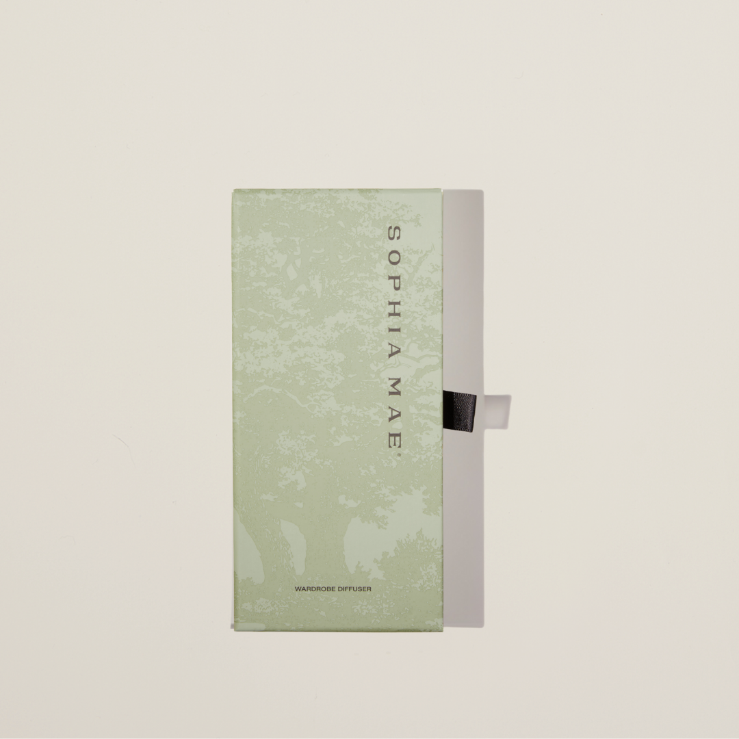 Set of three Eos closet sachets – sophisticated scent with airy top notes, floral heart, and warm base in a stylish design for wardrobe freshness.
