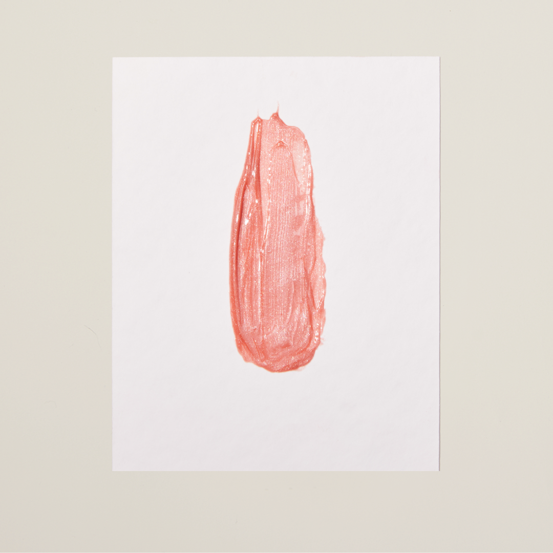 Radiant Rose shade – soft pink lip gloss with a 3D shine effect for a fresh, elegant look.