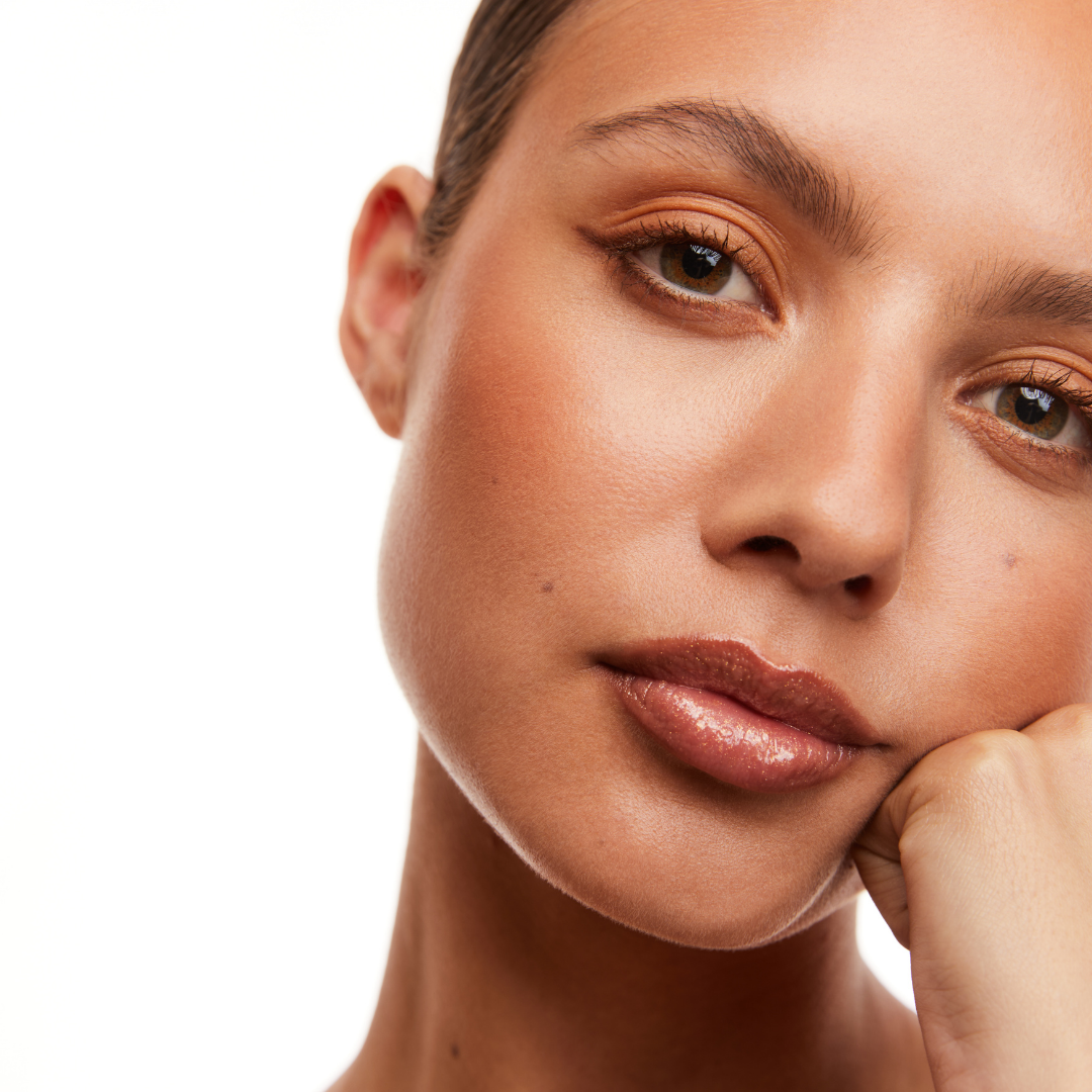 Multi-benefit lip gloss with mint and vanilla – Plumping Lip Allure enhances volume, hydrates, and refreshes your lips instantly.