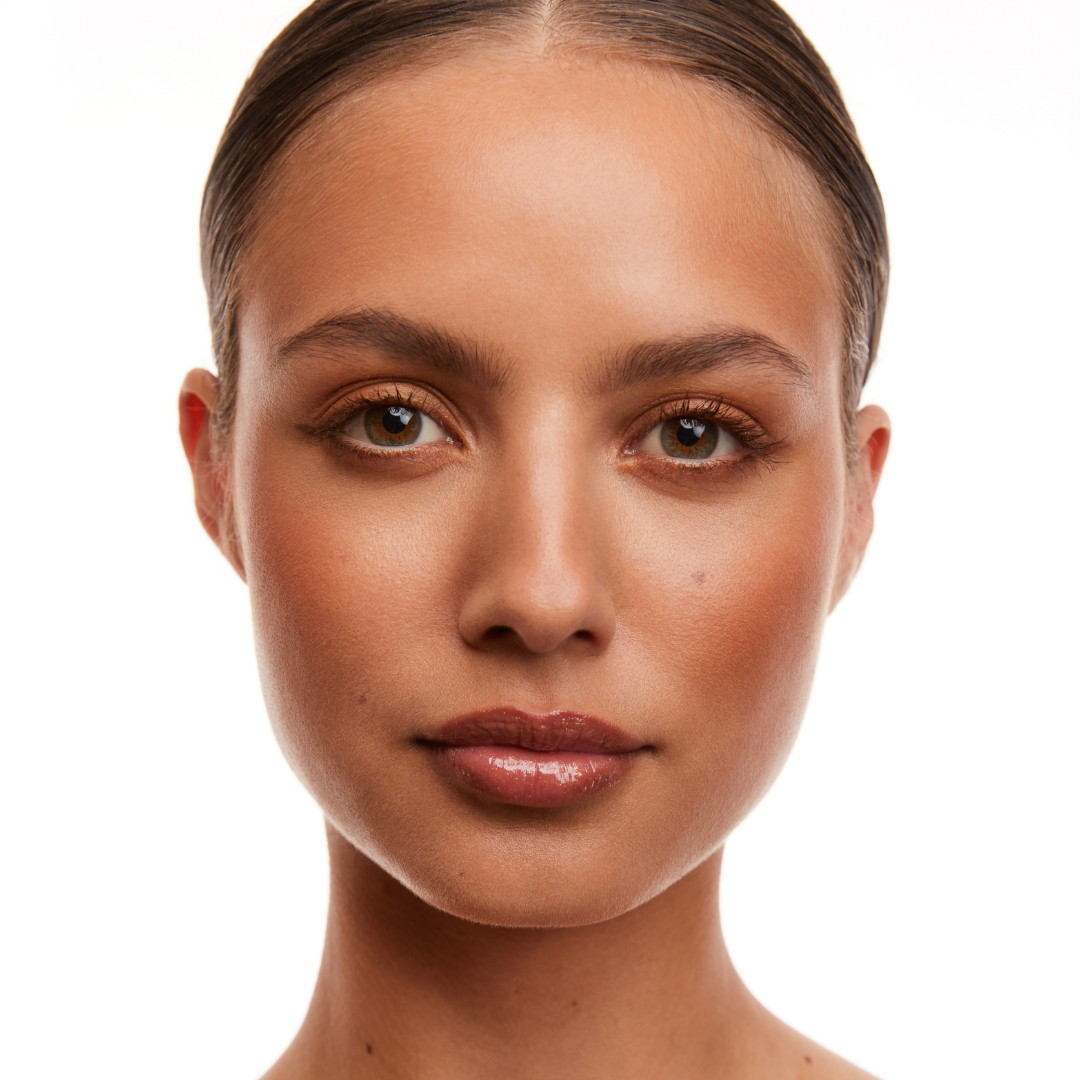 High-shine lip gloss with plumping and smoothing effect – SOPHIA MAE Lip Allure delivers visibly fuller lips with soft, radiant color.