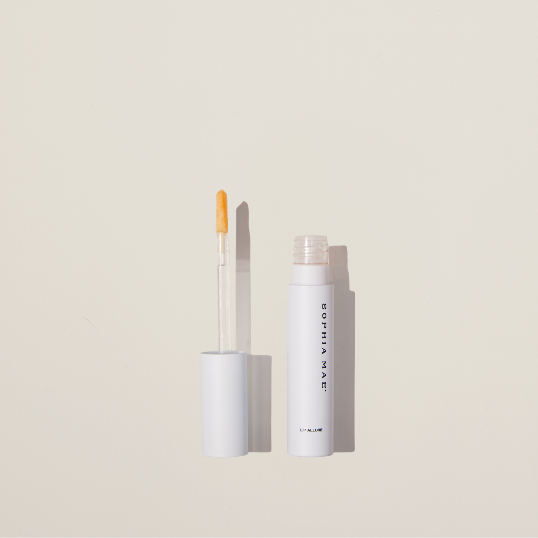 Moisturizing lip gloss with vitamin E – radiant 3D finish for soft, smooth, and luminous lips all day.