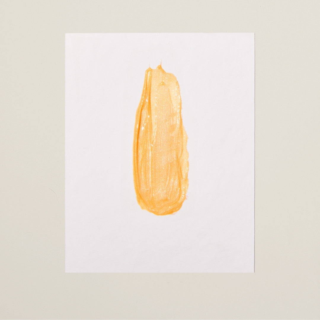 Golden Harmony shade – shimmering lip gloss for a seductive look with instant plumping and a golden glow.