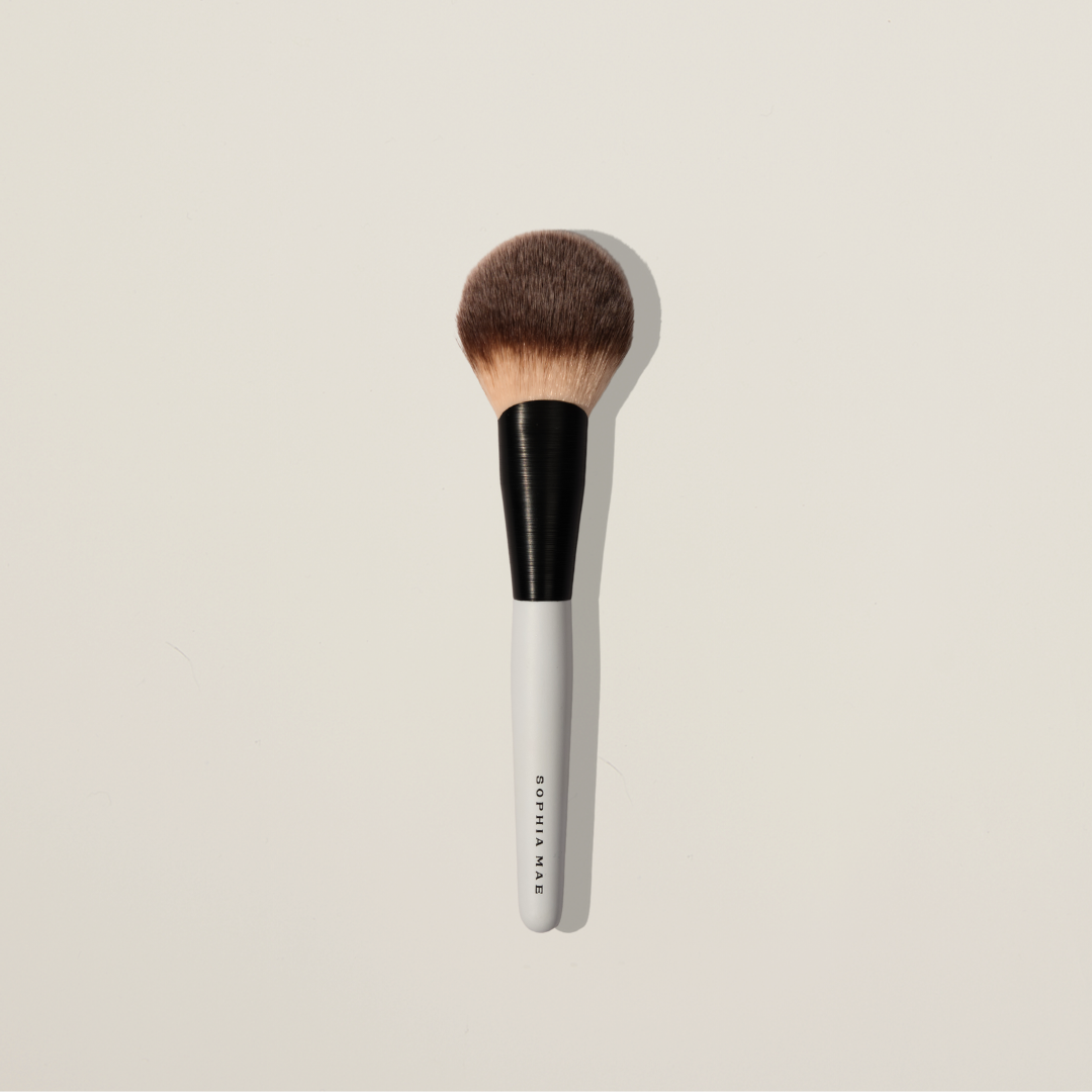 Soft bronzer for applying bronzer.
