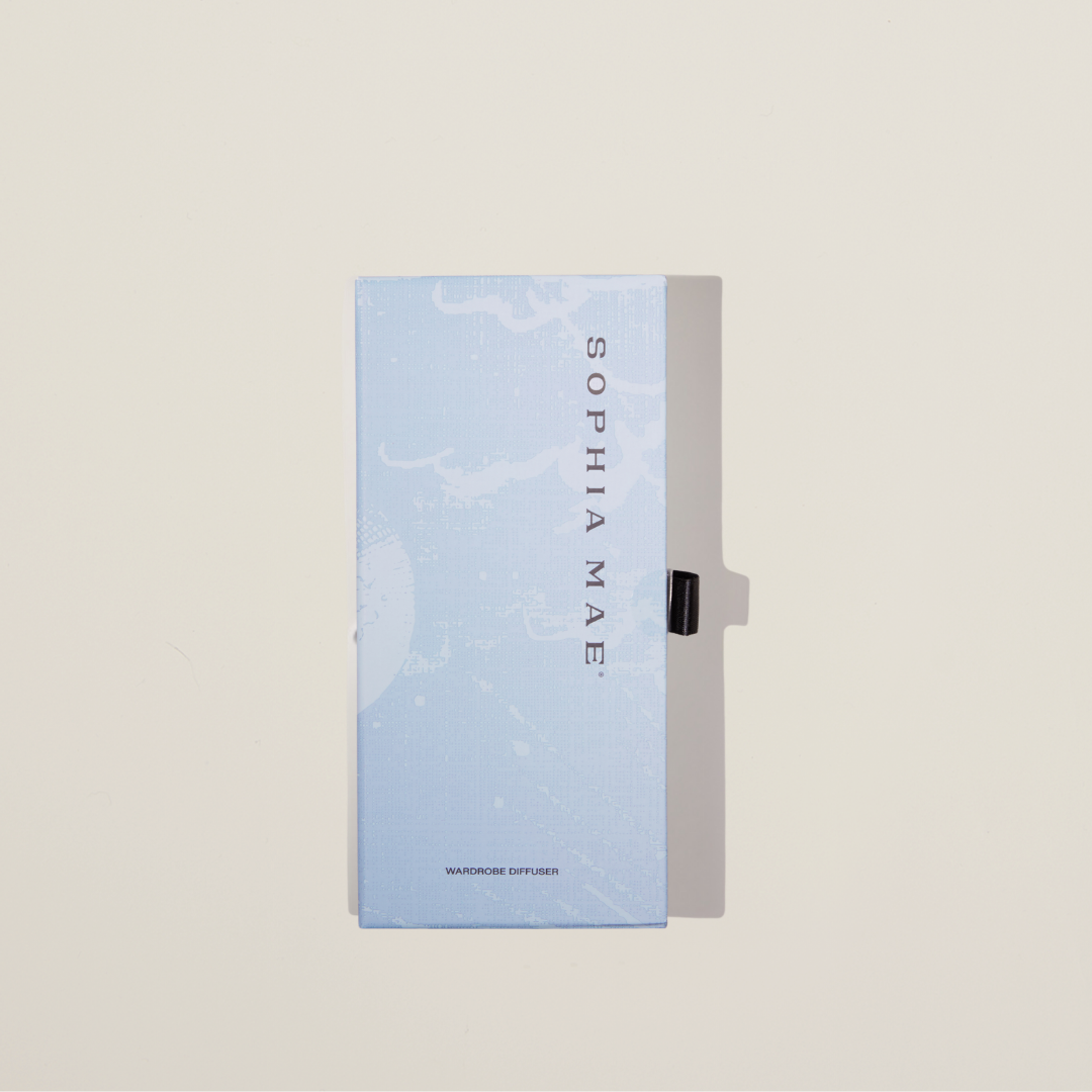 Elegant wardrobe diffuser set with three sachets – Midnight Melody blends warm and fresh notes to transform your closet into a calming, fragrant space.