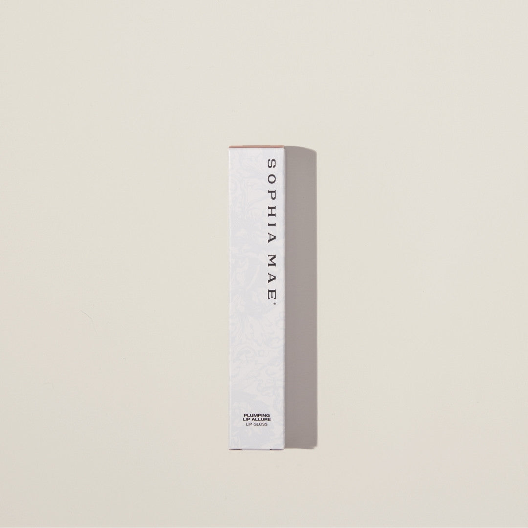 Plumping Lip Allure – lightweight gloss with a cooling mint-vanilla blend that enhances lip volume and leaves a glossy, blushed finish.