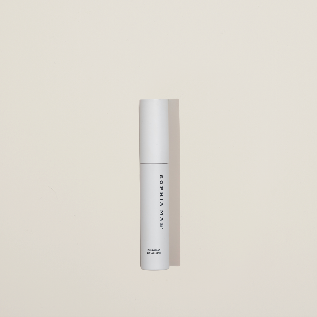 Plumping Lip Allure – lightweight gloss with a cooling mint-vanilla blend that enhances lip volume and leaves a glossy, blushed finish.