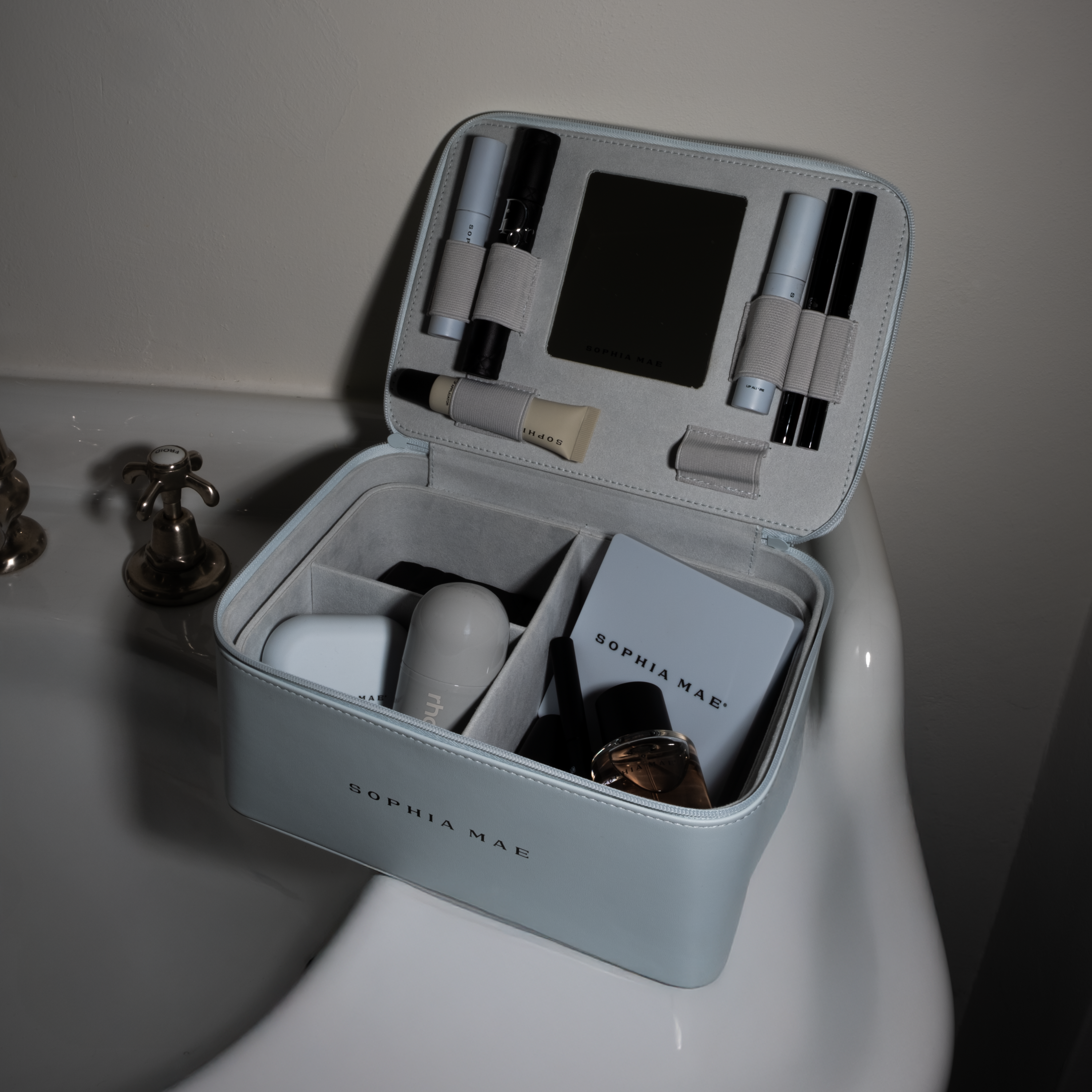 Cosmetic makeup case.