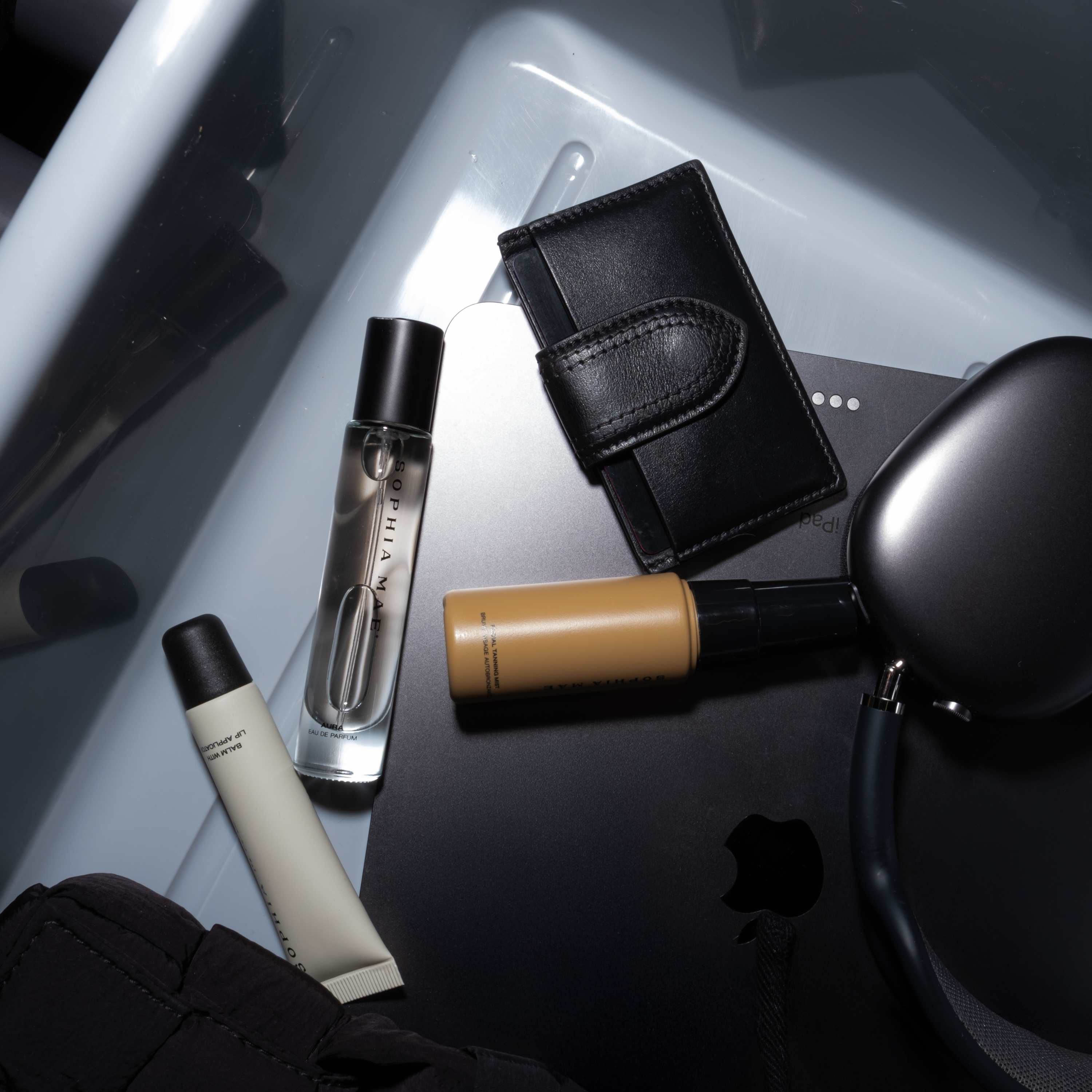 Self tanner travel for face.