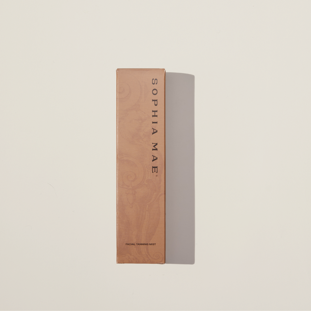 Face self-tanner with skin-loving ingredients – ultra-fine mist delivers a luminous, sun-kissed glow that lasts up to five days.