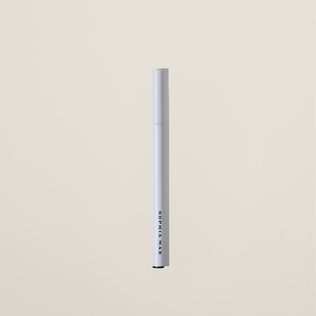 Black eyeliner SOPHIA MAE.