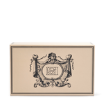 SOPHIA MAE Gifting Box Maxi in een beige verpakking met sierlijk zwart logo op de voorkant.