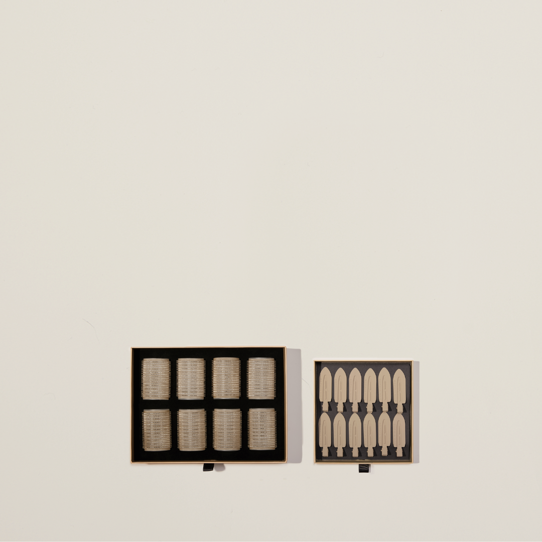 Medium hair rollers with clips.