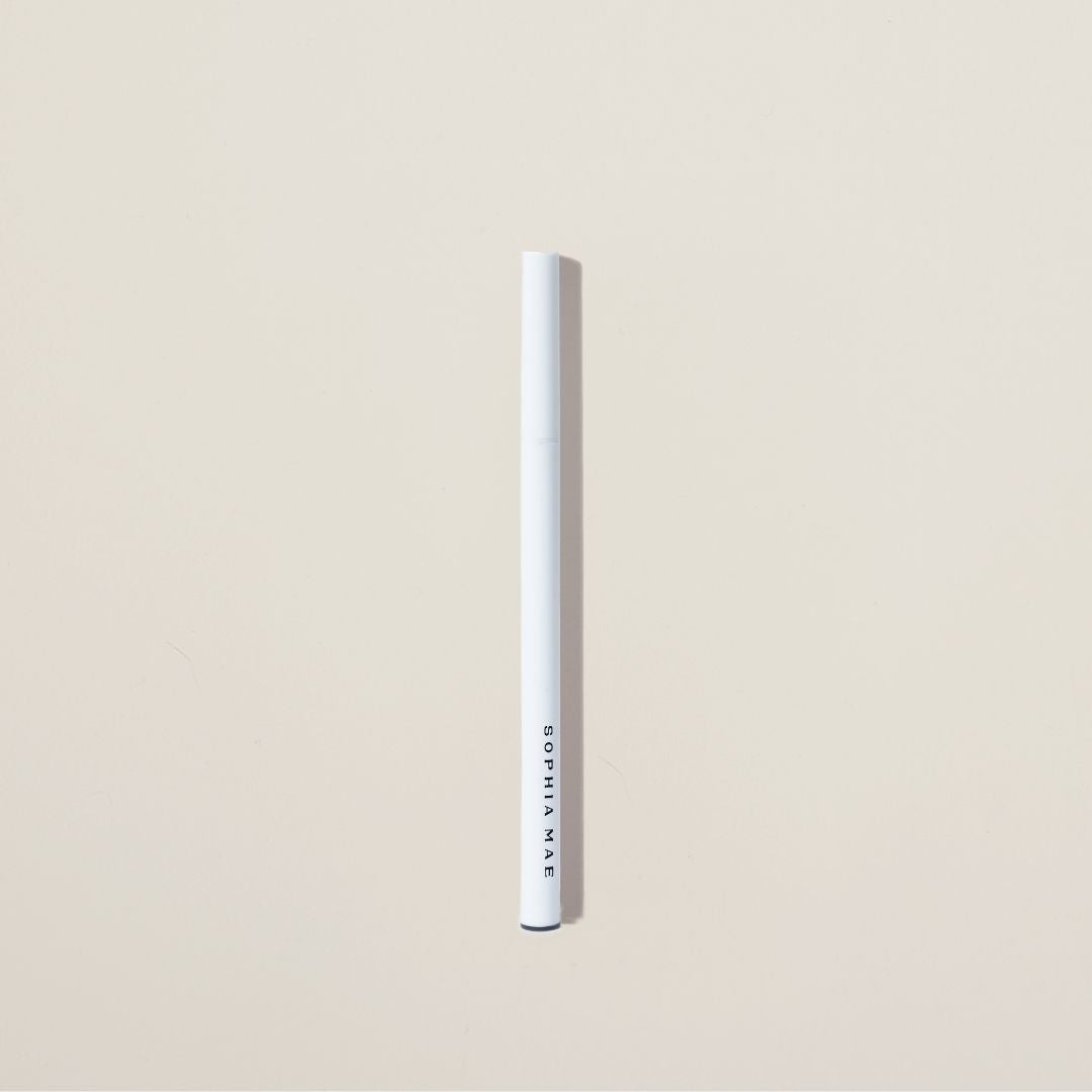 Black eyeliner SOPHIA MAE.