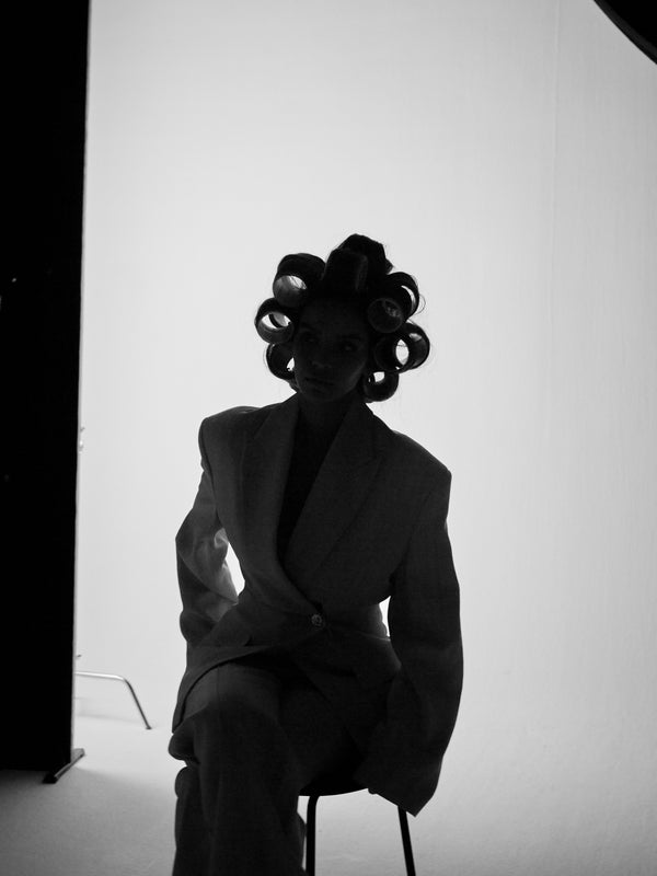 Behind-the-scenes portrait of a Monica Geuze wearing SOPHIA MAE Velcro Hair Rollers midi & maxi.