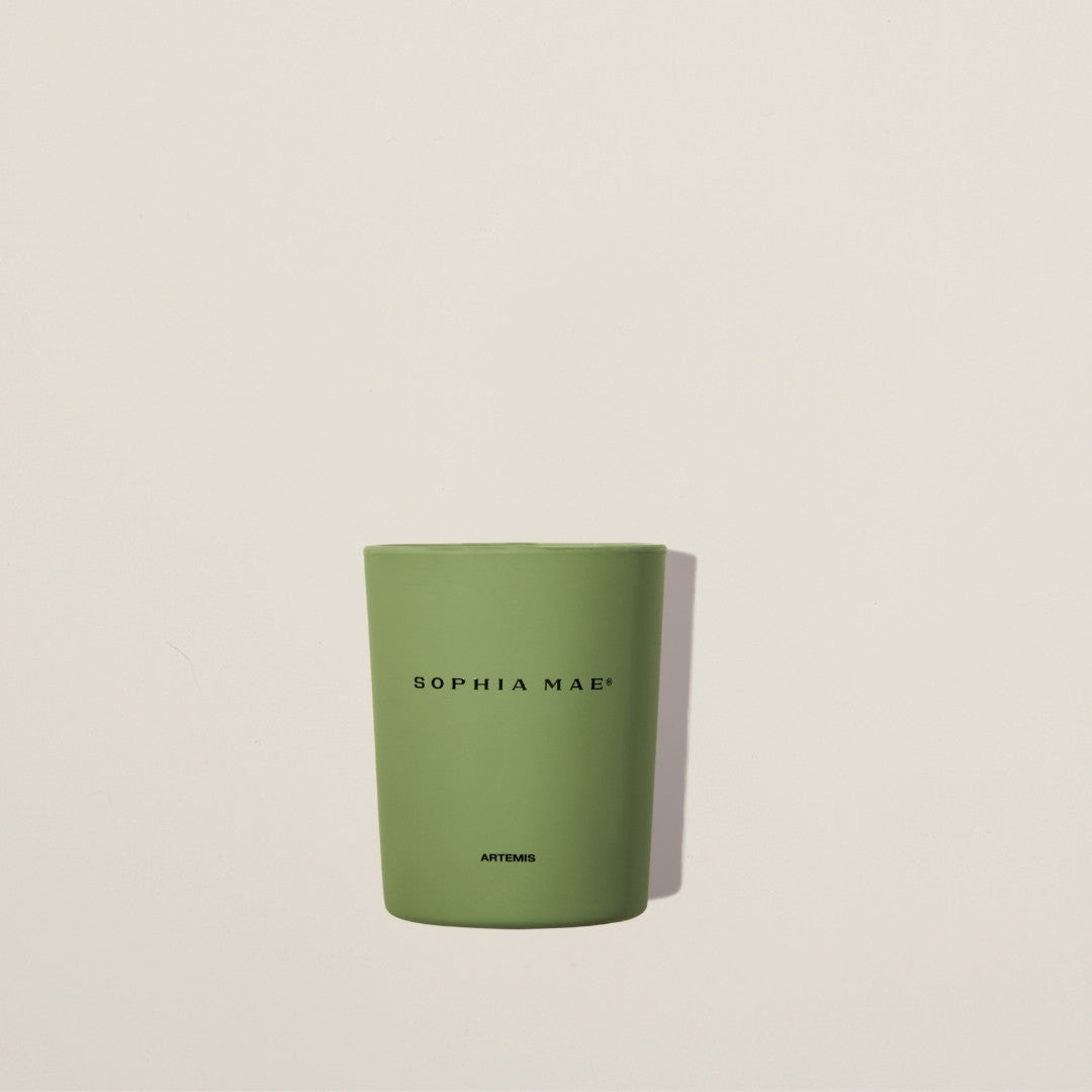 Artemis soy wax candle in minimalist design – a refreshing blend of bergamot, basil, and orange blossom in mini and maxi sizes.