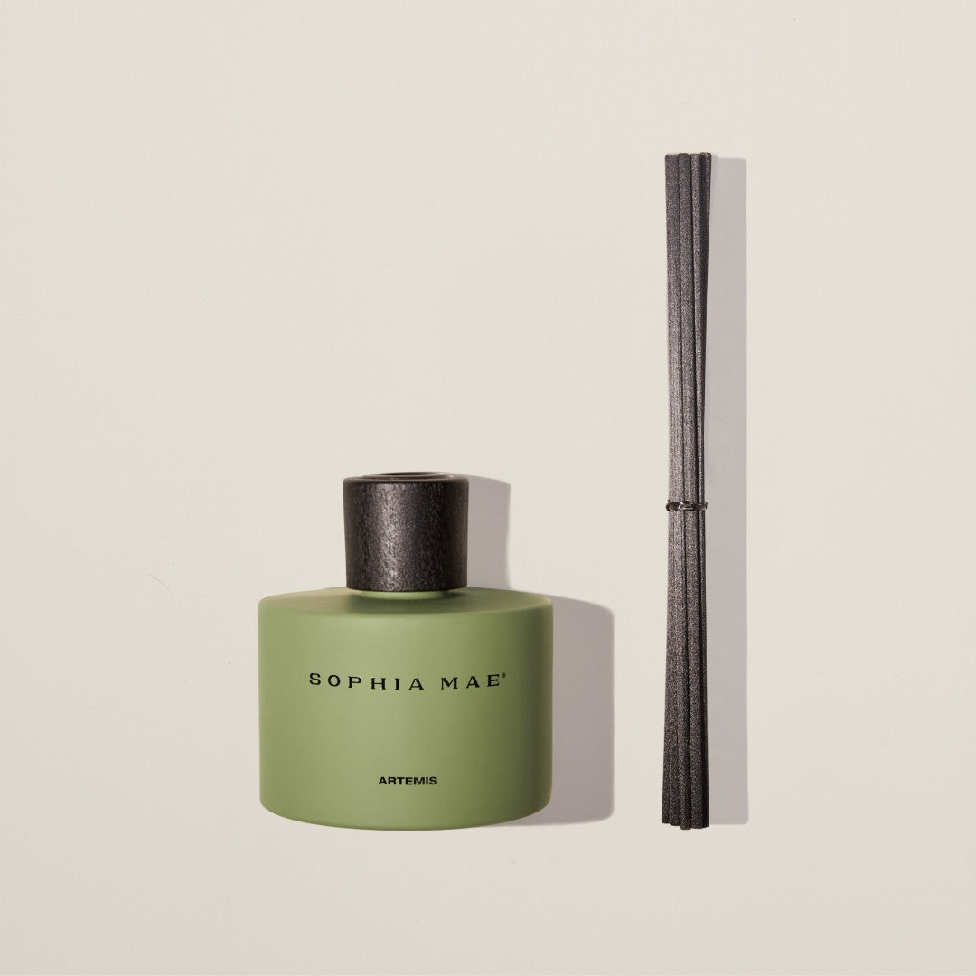 Artemis reed diffuser with long reeds and an energizing blend of orange blossom, basil, and bergamot – perfect for a refreshing home ambiance.