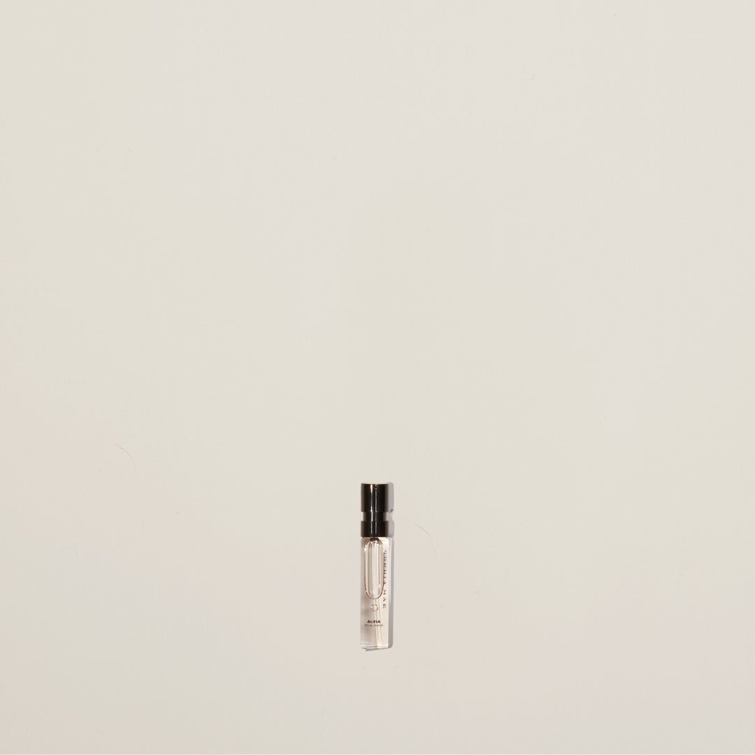 Aura eau de parfum tester (2 ml) – exclusive gift with cotton, jasmine, amber, and musk for a warm, layered, and sensual fragrance experience.