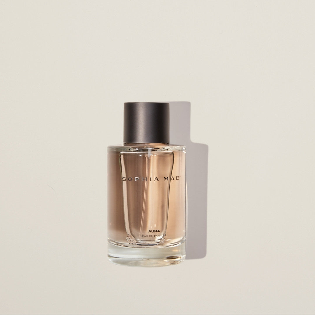 Timeless and elegant Aura perfume – featuring jasmine, cotton, and musk for a soft, sensual fragrance in 15 ml, 50 ml, or 100 ml sizes.
