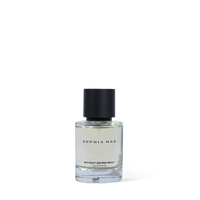 A fragrance that captures the warmth and depth of oud, balancing mystery with lightness. Clean, modern and distinctive, suitable to be worn all year round.