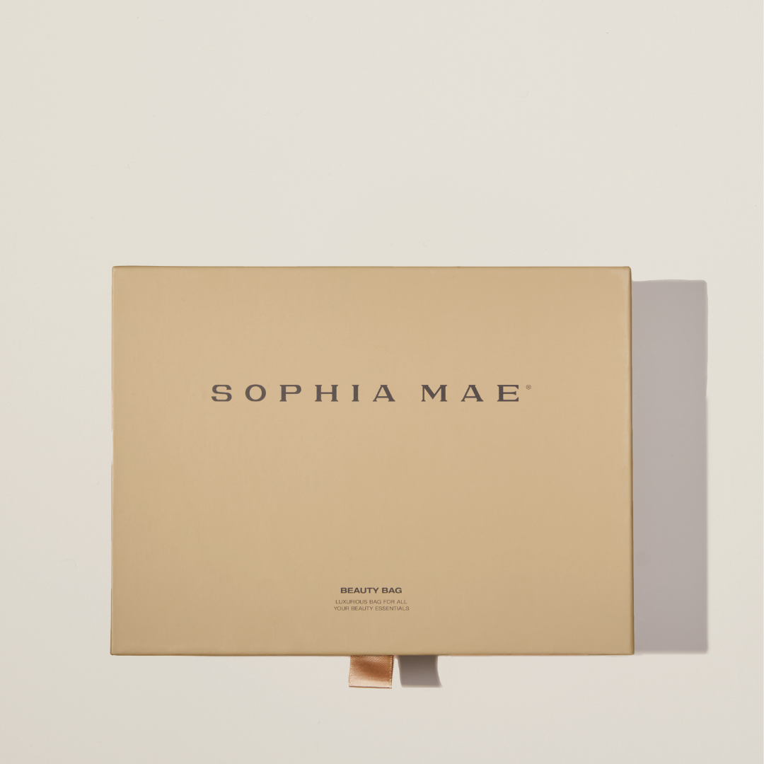 Elegant makeup bag with premium vegan leather and dust bag – the SOPHIA MAE Beauty Bag is perfect for daily routines or thoughtful gifting.