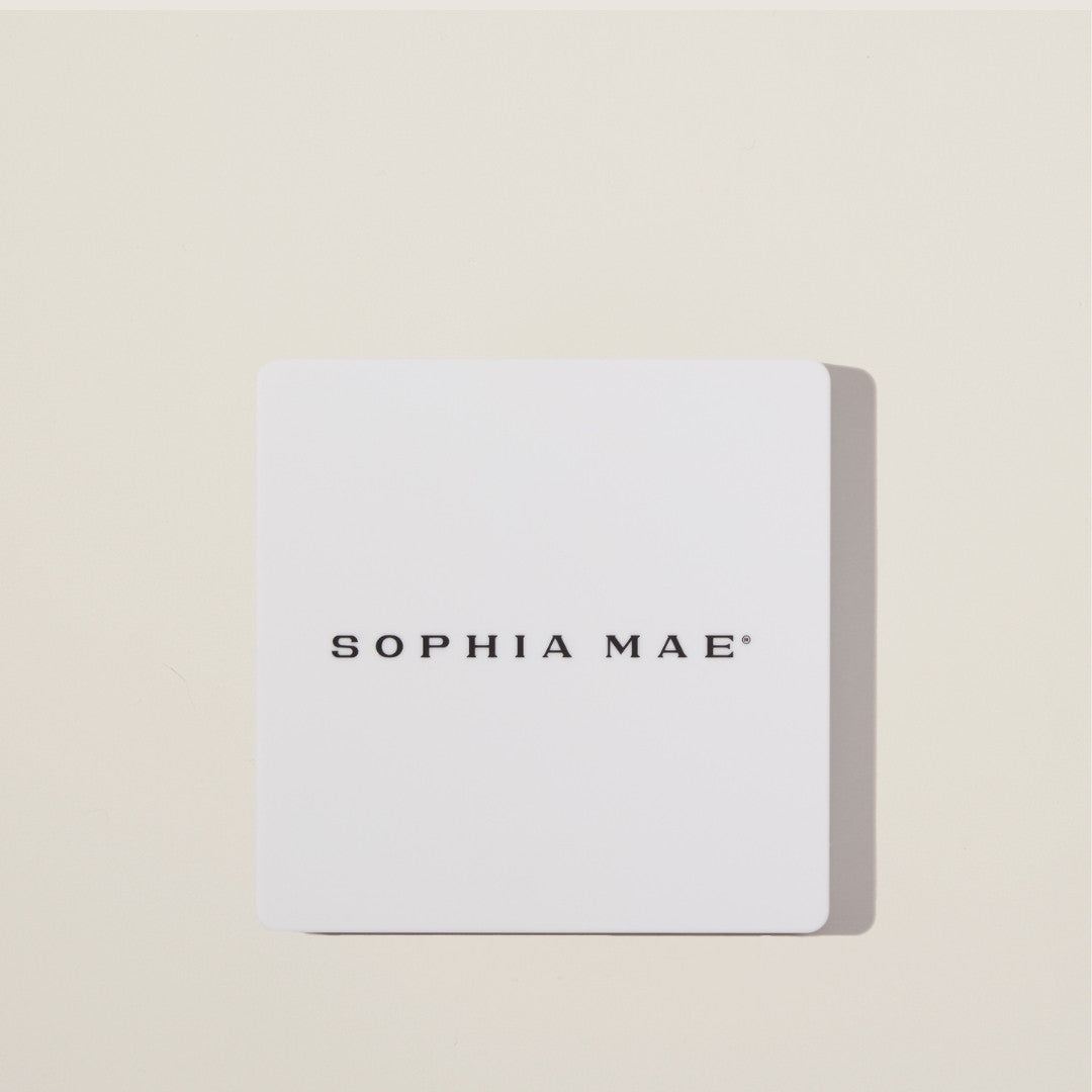 Matte bronzing powder with silky texture and warm undertones – buildable formula for soft warmth or defined contour.