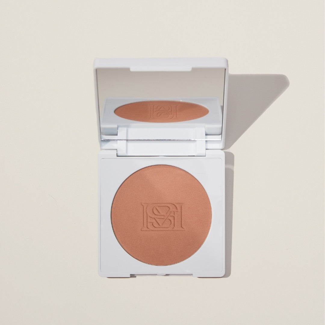 SOPHIA MAE Matte Bronzer shade 01 – luxurious bronzing powder with vitamin E for a natural, sun-kissed glow and soft, shine-free finish.