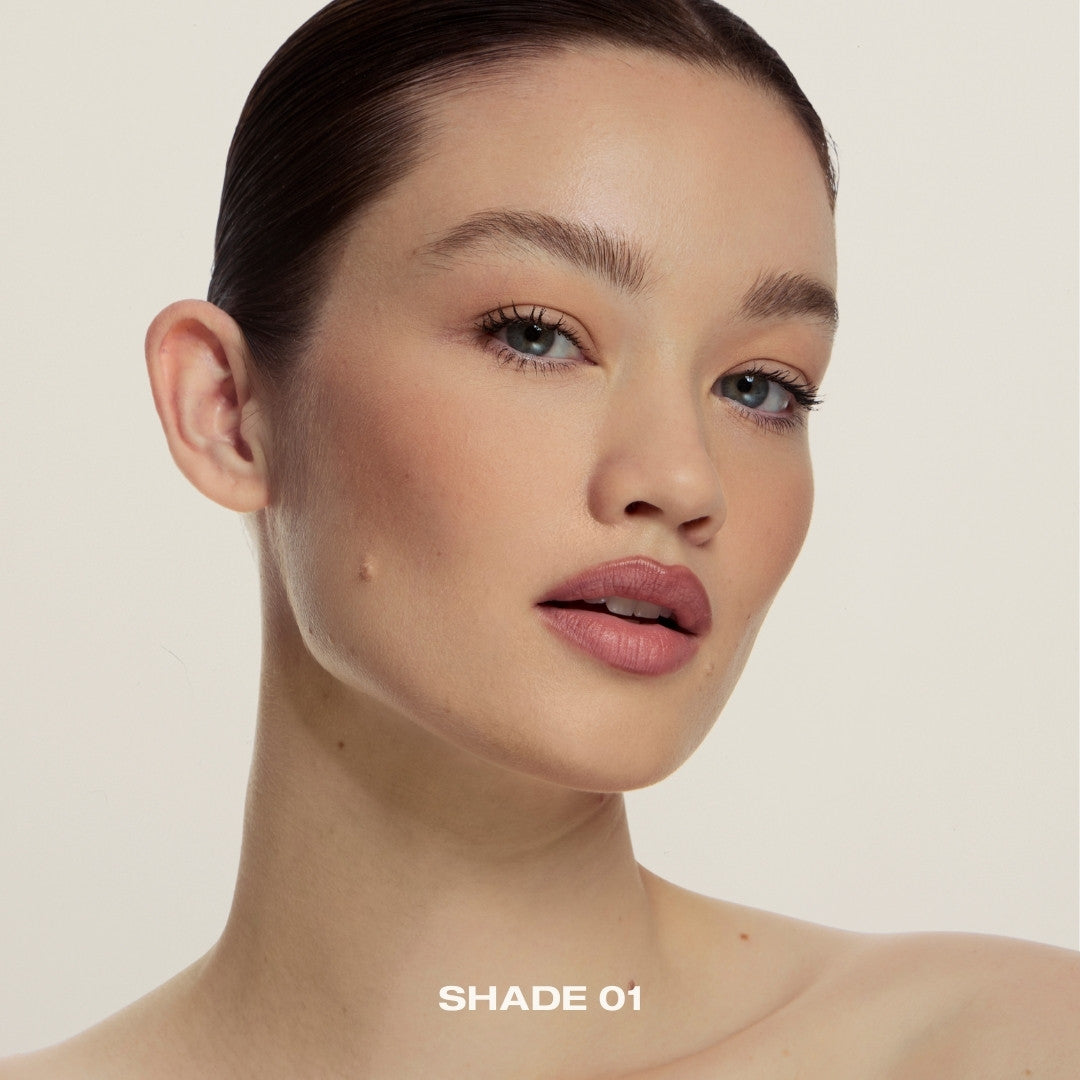Natural matte bronzer with creamy texture and nourishing vitamin E – Shade 01 delivers a smooth, long-lasting tan effect.