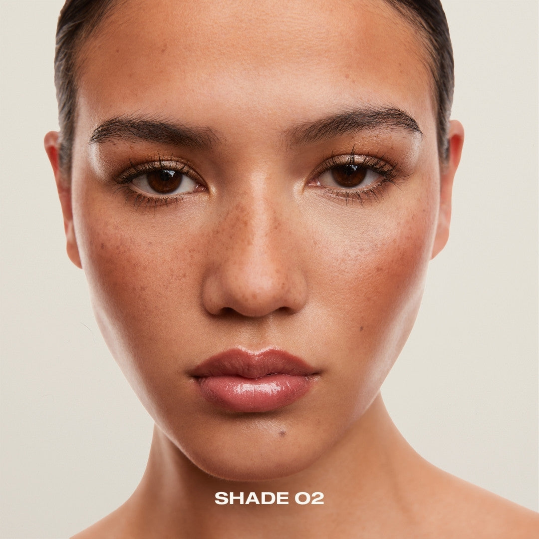 Natural matte bronzer with creamy texture and nourishing vitamin E – Shade 02 delivers a smooth, long-lasting tan effect.