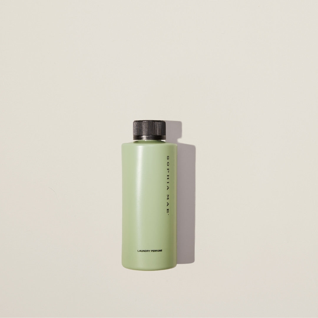 Clean and revitalizing laundry perfume in elegant new packaging – Eos infuses your clothing and bedding with crisp spring freshness and warmth.