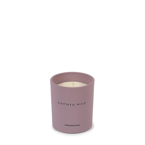 Luxury scented candle for relaxation with the fragrance of fig, amber, coconut and pine