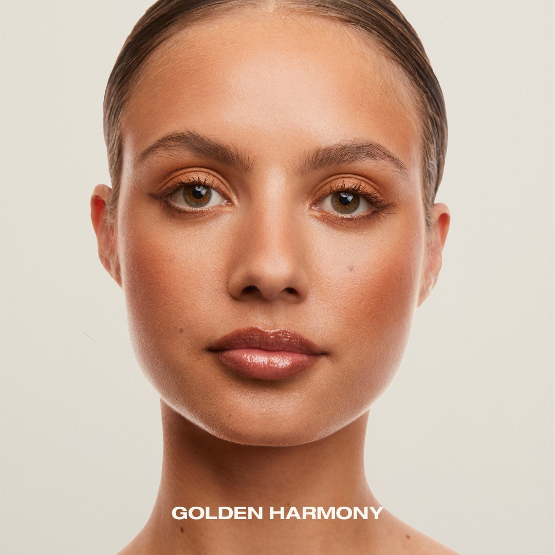 Plumping lip gloss Golden Harmony.