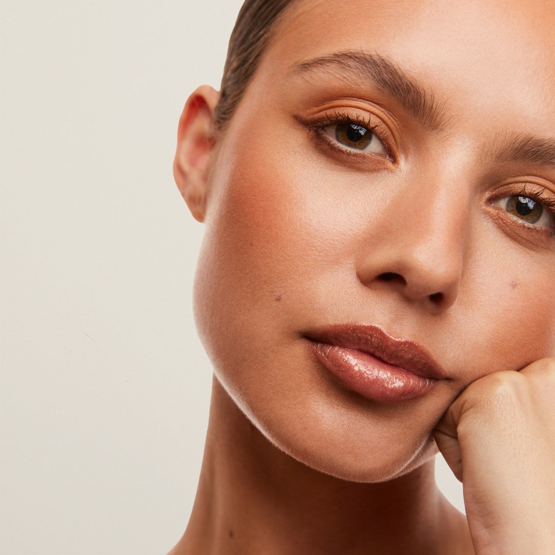Multi-benefit lip gloss with mint and vanilla – Plumping Lip Allure enhances volume, hydrates, and refreshes your lips instantly.