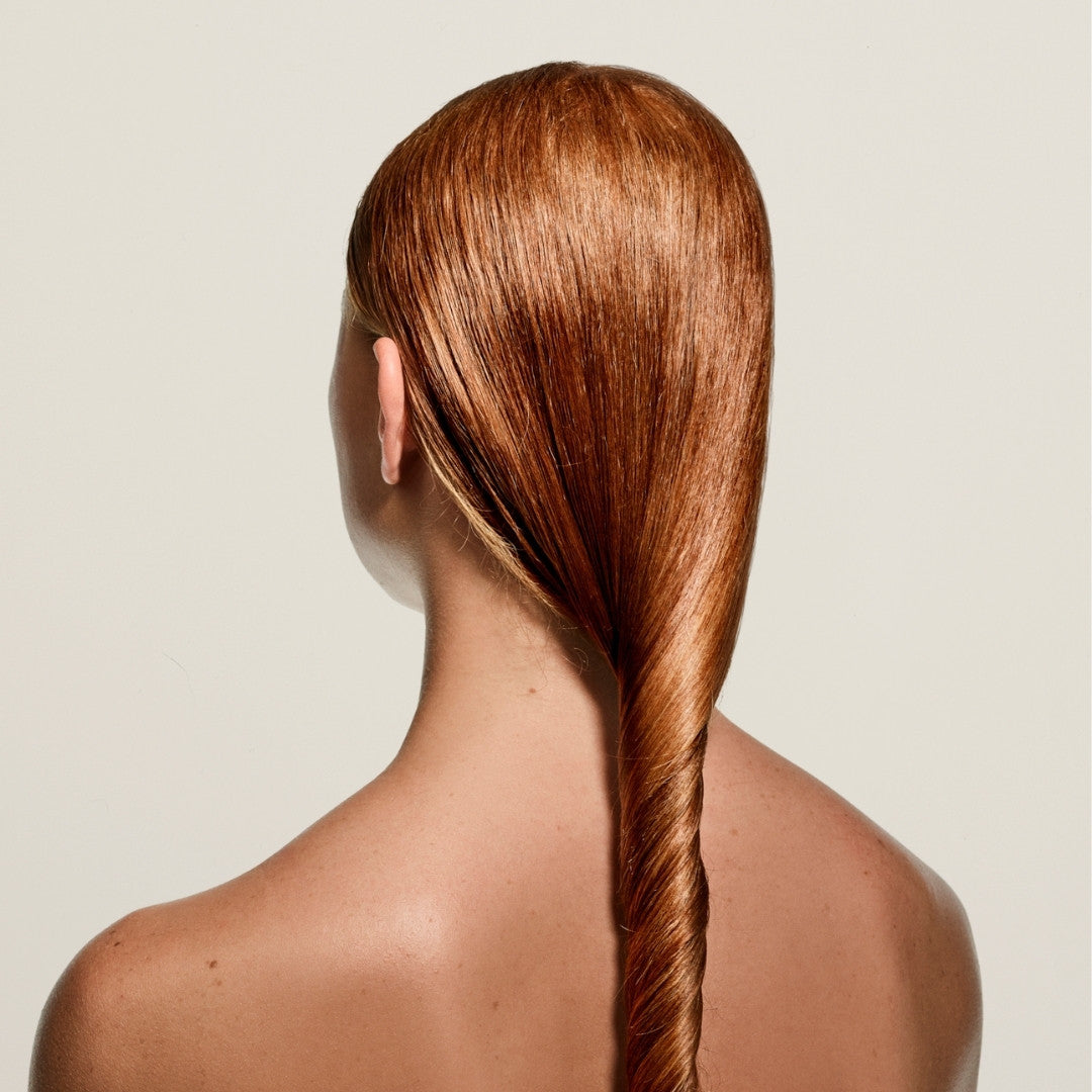 Multifunctional hair and body elixir – enriched with natural oils and scented with apricot, jasmine, and sandalwood for daily hydration and glow.