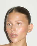 Portrait showcasing a soft SOPHIA MAE Lip Liner look with naturally defined lips, fresh skin and a luminous finish.